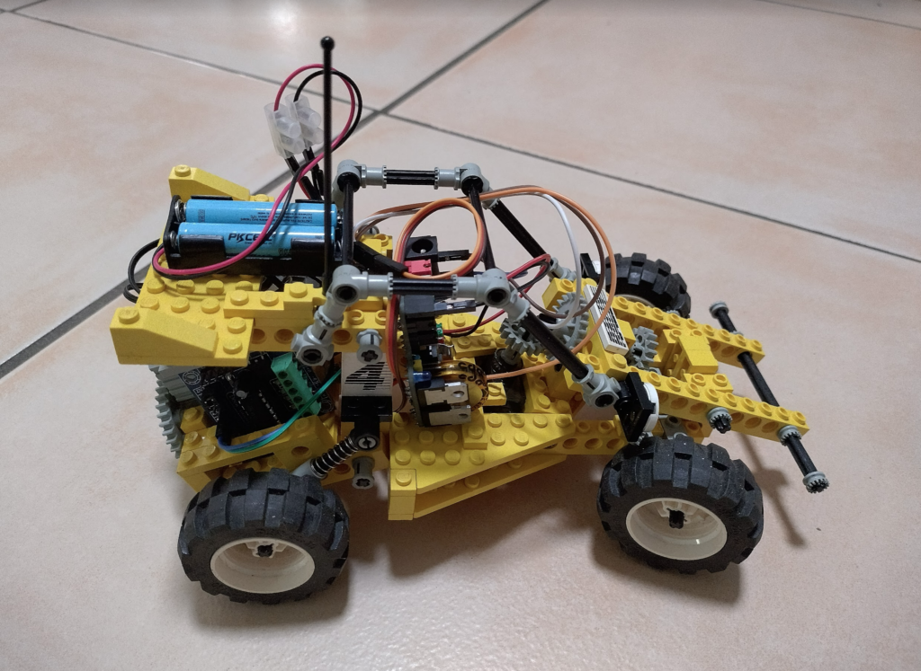 ATTiny85 / ESP32 powered Lego Technic rally car